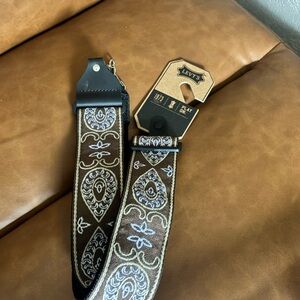 Levy's M10HT 2-inch Jacquard Weave Banjo Strap - Brown and Gold Teardrop